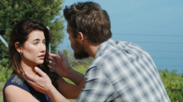 Beautiful: Steffy e Liam si baciano.