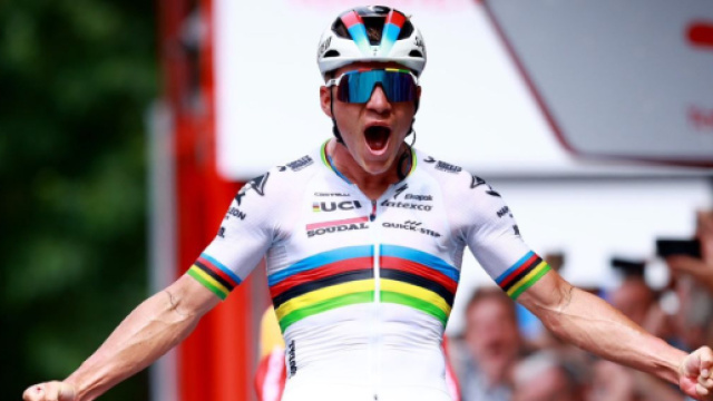 Ciclismo, il campione del mondo Remco Evenepoel.