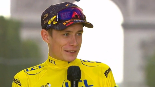 Ciclismo, il vincitore del Tour de France Jonas Vingegaard.