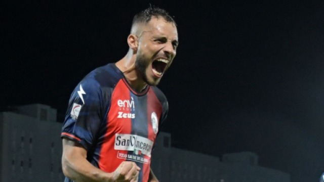 L'attaccante del Crotone, Guido Gomez - calciocrotone.it