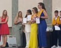 La tiktoker Nayara Jiménez se gradúa orgullosa en Bachillerato con su bebé en brazos