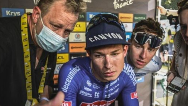 Ciclismo, Jasper Philipsen e Tadej Pogačar rivedono lo sprint di Bayonne del Tour de France.