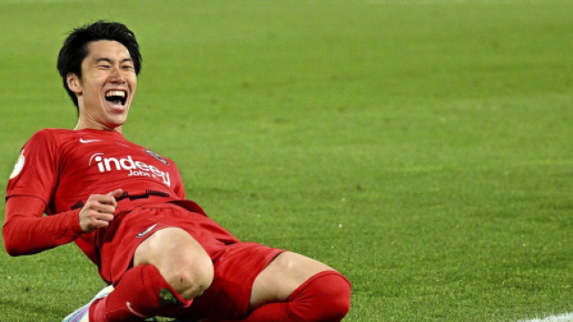 Inter, nuova idea per il centrocampo: piacerebbe Daichi Kamada a parametro zero.