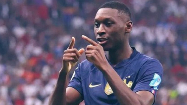 Kolo Muani figure sur les tablettes du Paris Saint-Germain (Screenshoot Twitter @TheChelseaForum)