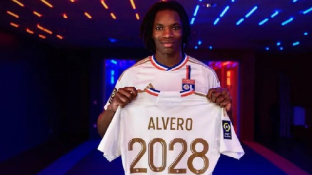 Skelly Alvero portera le maillot de l'OL jusqu'en juin 202 (Screenshoot Twitter @gonesworld)