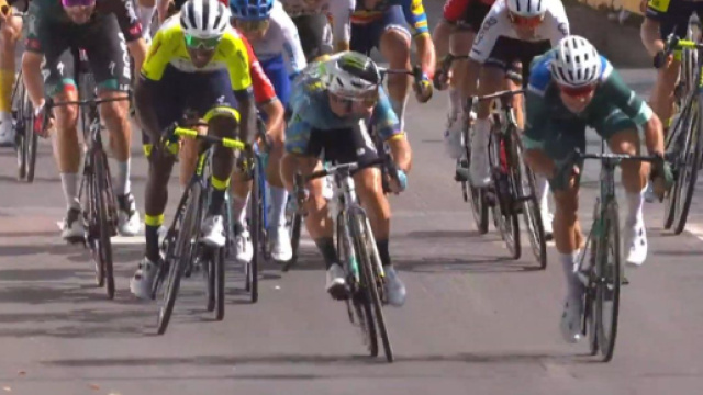 Tour de France, lo sprint vincente di Jasper Philipsen a Bordeaux