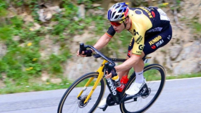 Ciclismo: al Tour si toccano i 105 km all'ora, Contador: 'Oggi si corre con gomme da 28mm'.