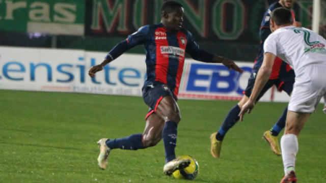 Crotone, lo Spezia punta Kargbo