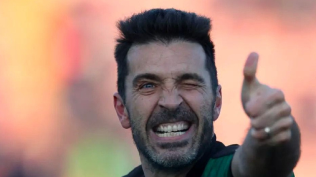 Gigi Buffon dice addio al calcio: ha giocato 932 partite e vinto 29 trofei.