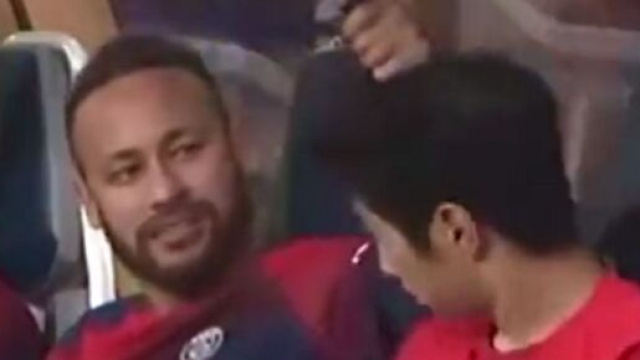 Neymar maltraite Lee Kang-in (capture Twitter @njoutcontext)