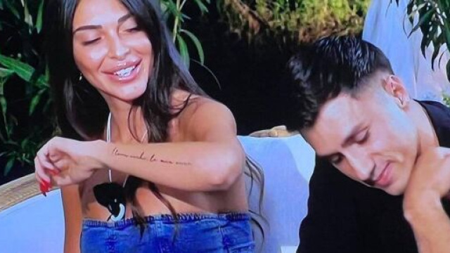Temptation Island, Mirko e Greta: tatuaggio di coppie e conoscenza rispettive famiglie.