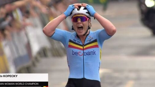Ciclismo, Lotte Kopecky ha vinto i Mondiali di Glasgow