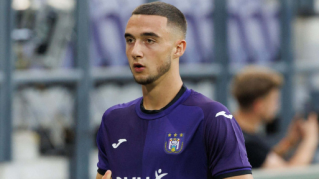 L'Inter sarebbe interessata a Debast per la difesa