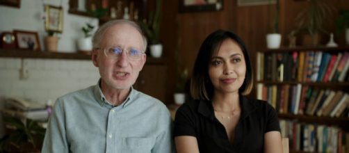 El matrimonio con una diferencia de 42 a&ntilde;os entre ellos hablando sobre su experiencia (Facebook/Jackie Epstein)