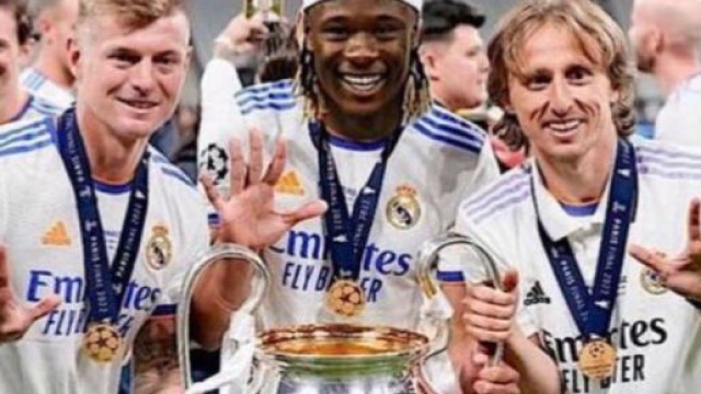 Camavinga plus &agrave; l'aise au poste de milieu de terrain. (screenshot Twitter - @msqlff &middot; 13 ao&ucirc;t))