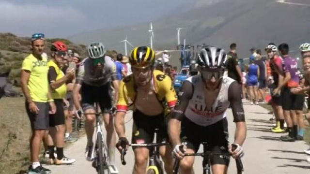 Ciclismo, la Vuelta Burgos sulla salita di Picon Blanco