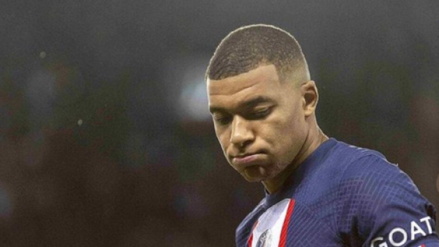 Kylian Mbapp&eacute; sous les couleurs du PSG (capture Twitter @Actufoot)