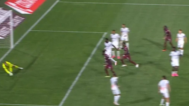 La grosse erreur de Pau Lopez (capture Twitter Actu Foot)