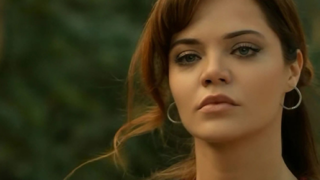 Terra amara, trame:Zuleyha confessa a Demir di essere innamorata di lui.