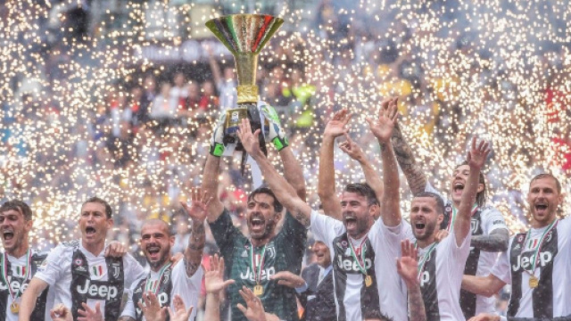 Gardien de l&eacute;gende, l&eacute;gendes des gardiens, Gianluigi Buffon stoppe sa carri&egrave;re ce 2 ao&ucirc;t. L'hommage du monde du foot a suivi. (@gianluigibuffon)