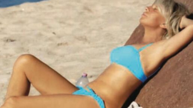 Maria De Filippi in vacanza dopo il lutto.