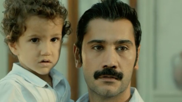 Terra amara, puntata 3 agosto:Demir dichiara che Adnan non &egrave; suo figlio, Yilmaz lo rapisce