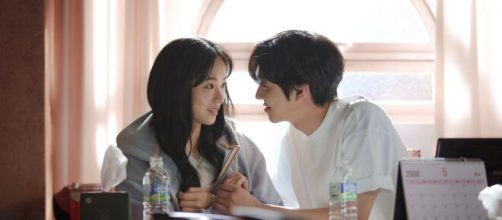 "A Time Called You" &eacute; uma das estreias (Divulga&ccedil;&atilde;o/Netflix)