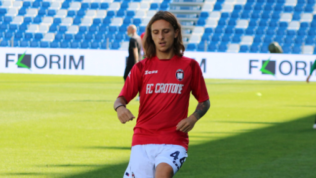 Crotone, il centrocampista Jacopo Petriccione in uscita.