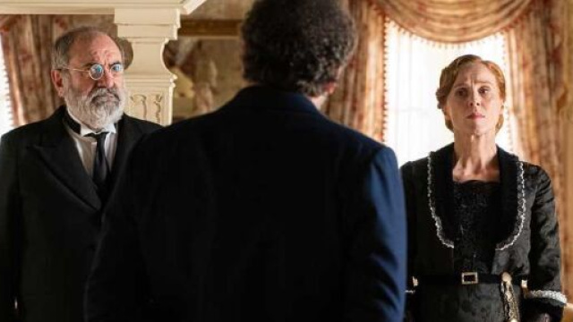 La Promessa, spoiler spagnoli: Romulo viene declassato, Alonso assume Gregorio.