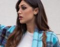 Tendenze moda e outfit, autunno 2023: il blazer e la camicia a righe di Cecilia Rodriguez