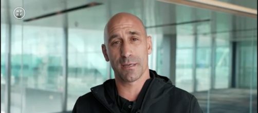 El comportamiento de Luis Rubiales al abrazar a varias jugadoras en S&iacute;dney contin&uacute;a siendo duramente criticado (RFEF)