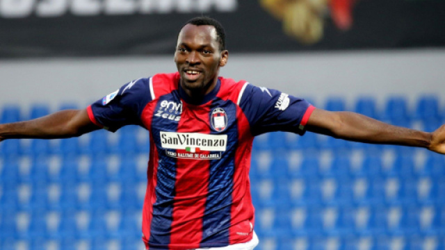 Calciomercato, Crotone: sondaggio per Simy, la punta pu&ograve; rescindere con la Salernitana.