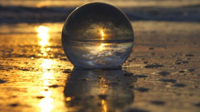 Previsioni zodiacali del 23/08: possibili entrate extra per Cancro, fascino per Leone.