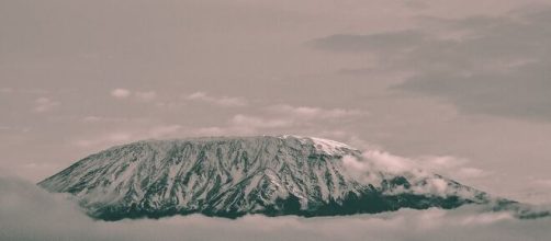 Monte Kilimanjaro, na Tanz&acirc;nia (Reprodu&ccedil;&atilde;o/Unsplash/Harshil Gudka)