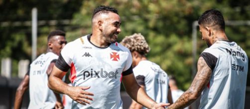 Payet treinando com a camisa do Vasco (Daniel Ramalho/Vasco da Gama)
