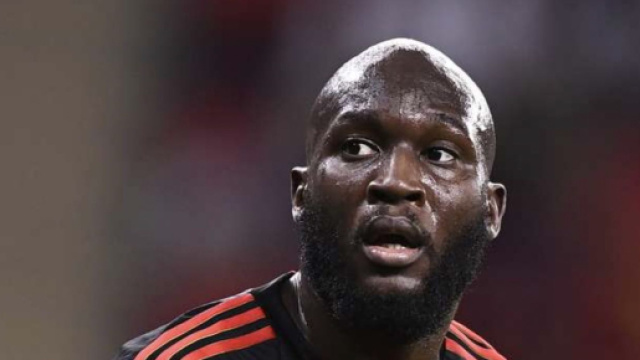 Lukaku continua ad allenarsi a parte al Chelsea: valuterebbe l'approdo alla Juventus.