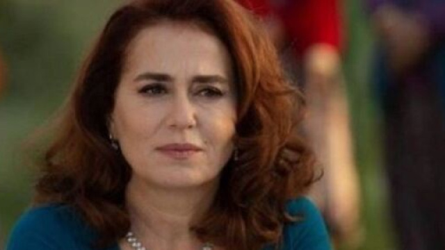 Terra amara,trame al 2 settembre: Demir chiede scusa a Sevda per aver dubitato di lei.