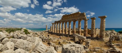 Selinunte, scoperta la testa di marmo di un leone, decorazione di un tempio antico
