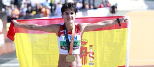 La atleta se convirti&oacute; en la primera mujer espa&ntilde;ola que ha ganado dos medallas en un Mundial de Atletismo (Twitter, @atletismoRFEA)