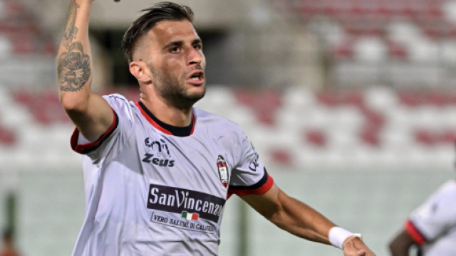 Crotone, Tribuzzi incedibili per gli squali