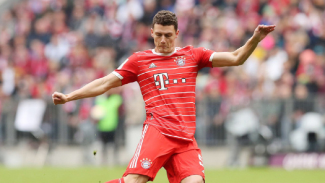 Inter, fari puntati su Benjamin Pavard: il difensore si allena con il Bayern.