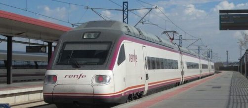 Por arrollamiento de un tren a un coche una beb&eacute; fallece y dos personas resultan heridas (Flickr)