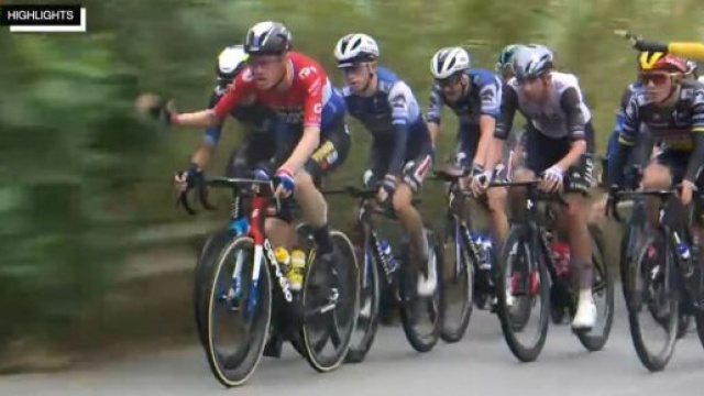 Vuelta, Van Baarle e Vingegaard rallentano il gruppo