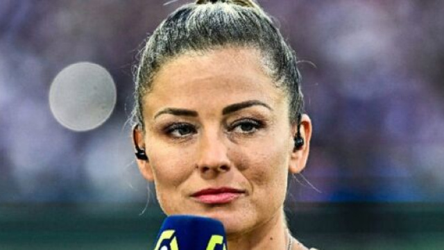 Laure Boulleau dans le Canal Football Club (capture Twitter @canalplus)