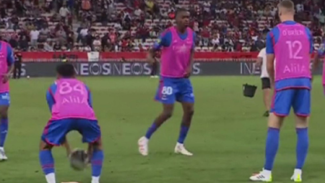 Les joueurs de Lyon &agrave; la mi-temps de Nice - OL (capture Twitter @PVSportFR)