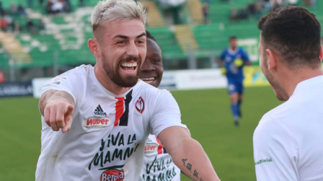 Crotone, in attacco c'&egrave; Vuthaj