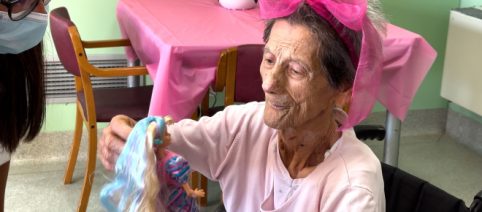 Barbie, a Lecce una Rsa utilizza la bambola a scopo terapeutico grazie alla Doll Therapy