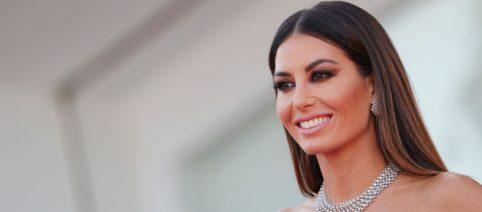 Tendenze moda, outfit estate 2023: il vestito crochet di Elisabetta Gregoraci e gli shorts
