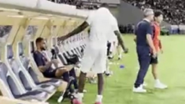 Marcus Thuram se paye durement Layvin Kurzawa (capture Twitter @psgcommunity_)