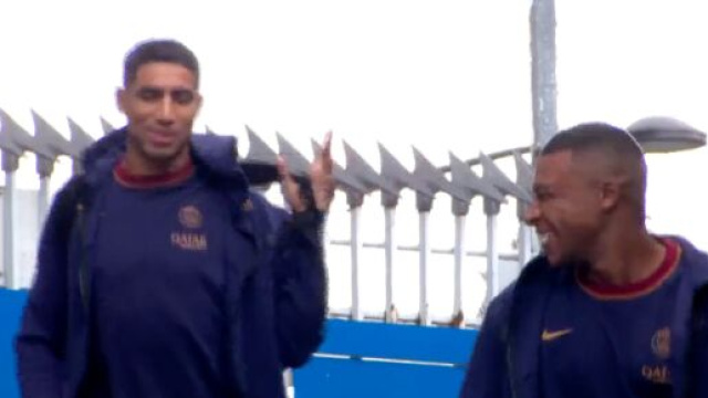 Hakimi et Mbapp&eacute; tr&egrave;s proches au PSG. (screenshot Twitter - @BePSG_)